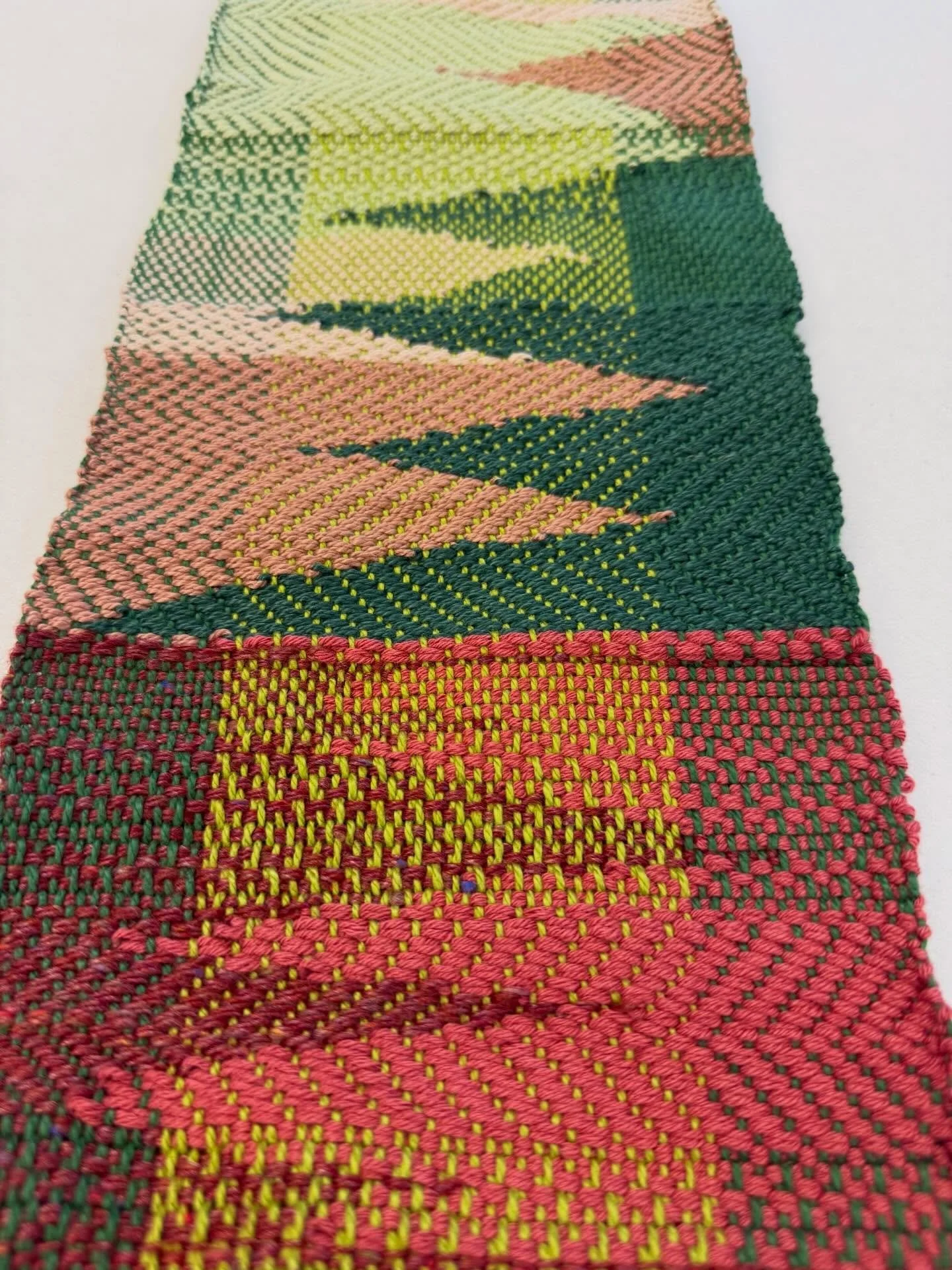 Another fun #Artsgaragela weaving weekend. Check out these pieces woven in the beginning class, Learn to Weave! #learntoweave #textiledesign #textileart #handweaving