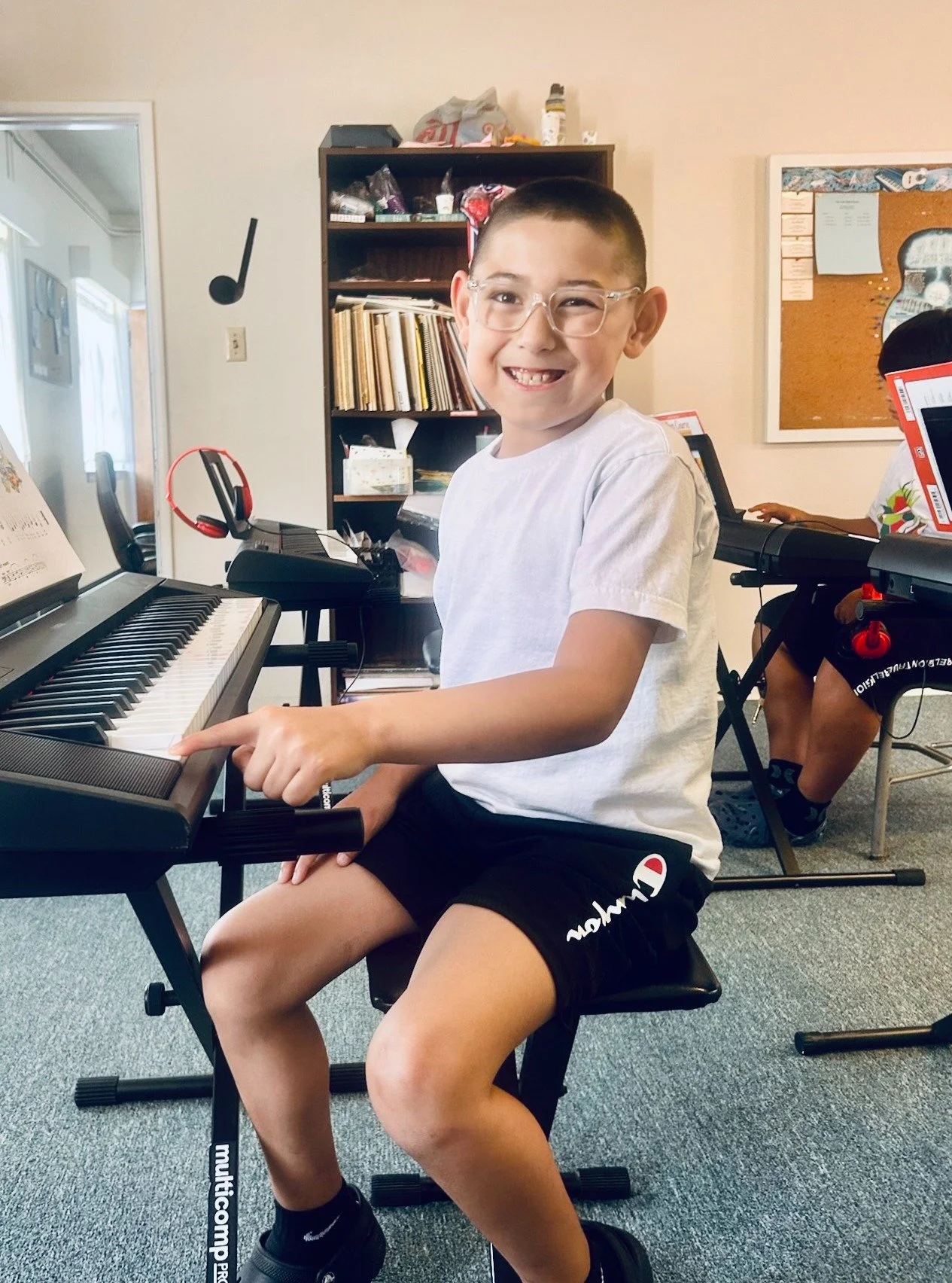 We're all smiles here at our new keyboard class! 😃

Thanks to our amazing students and teachers, fall is already off to a great start!