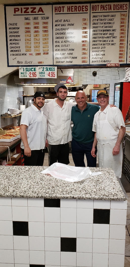 Jim Leyritz visits Xtra Cheese Pizzeria