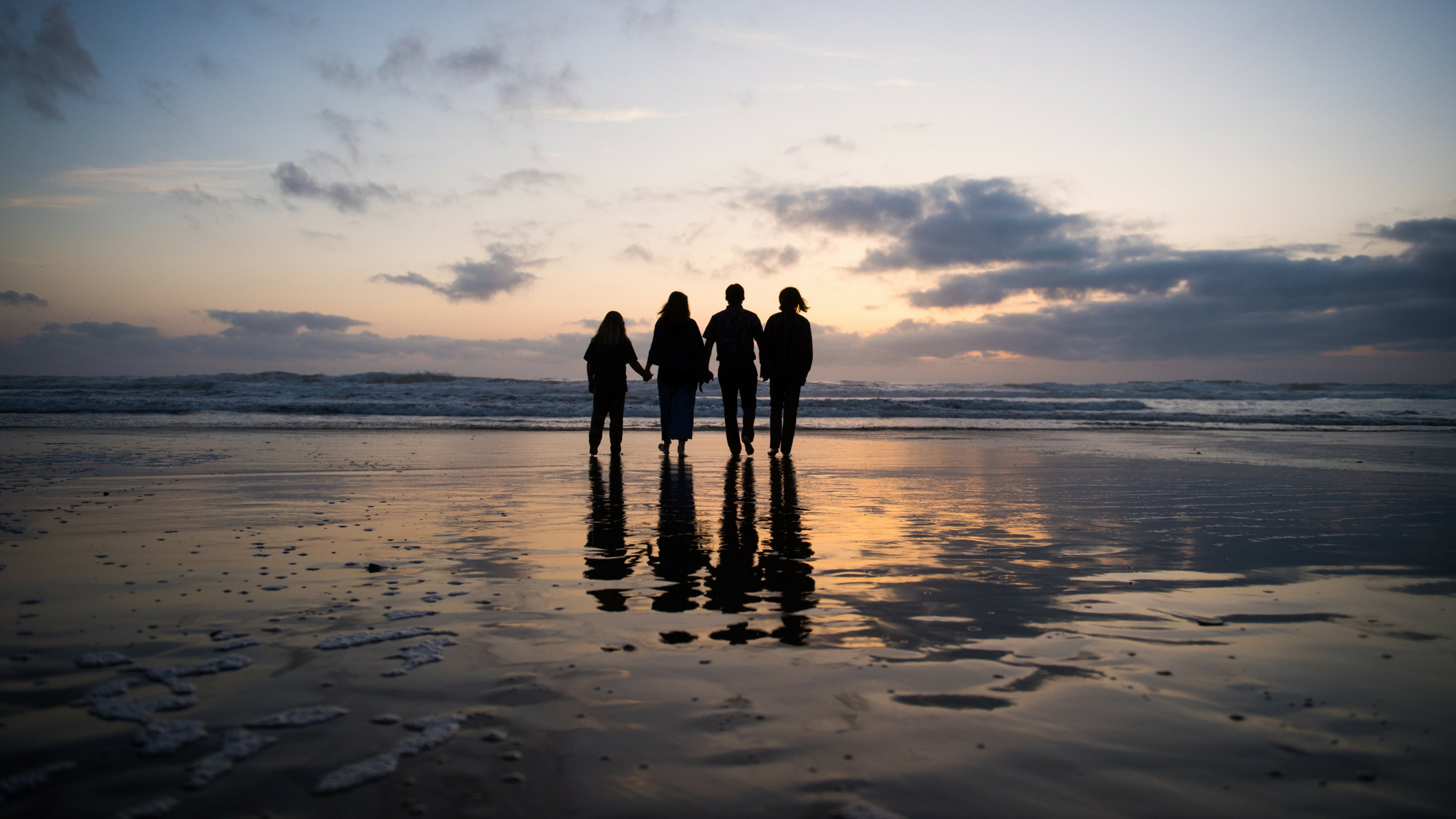 famil-beach-walk.jpg