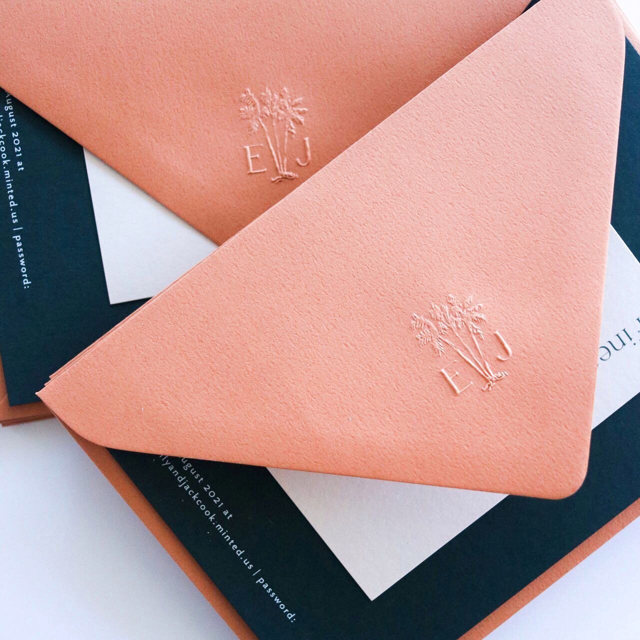 Nothing like a lush embossing stamp on textured envelopes ✨✨✨ 
.
.
.
.
.
.
.
.
.
#weddinginvitation #brisbaneinvitations #weddinginspiration #savethedates #onthedaystationery #wedding #brisbaneweddingdesign #weddingstationery #savethedate #brisbanewe