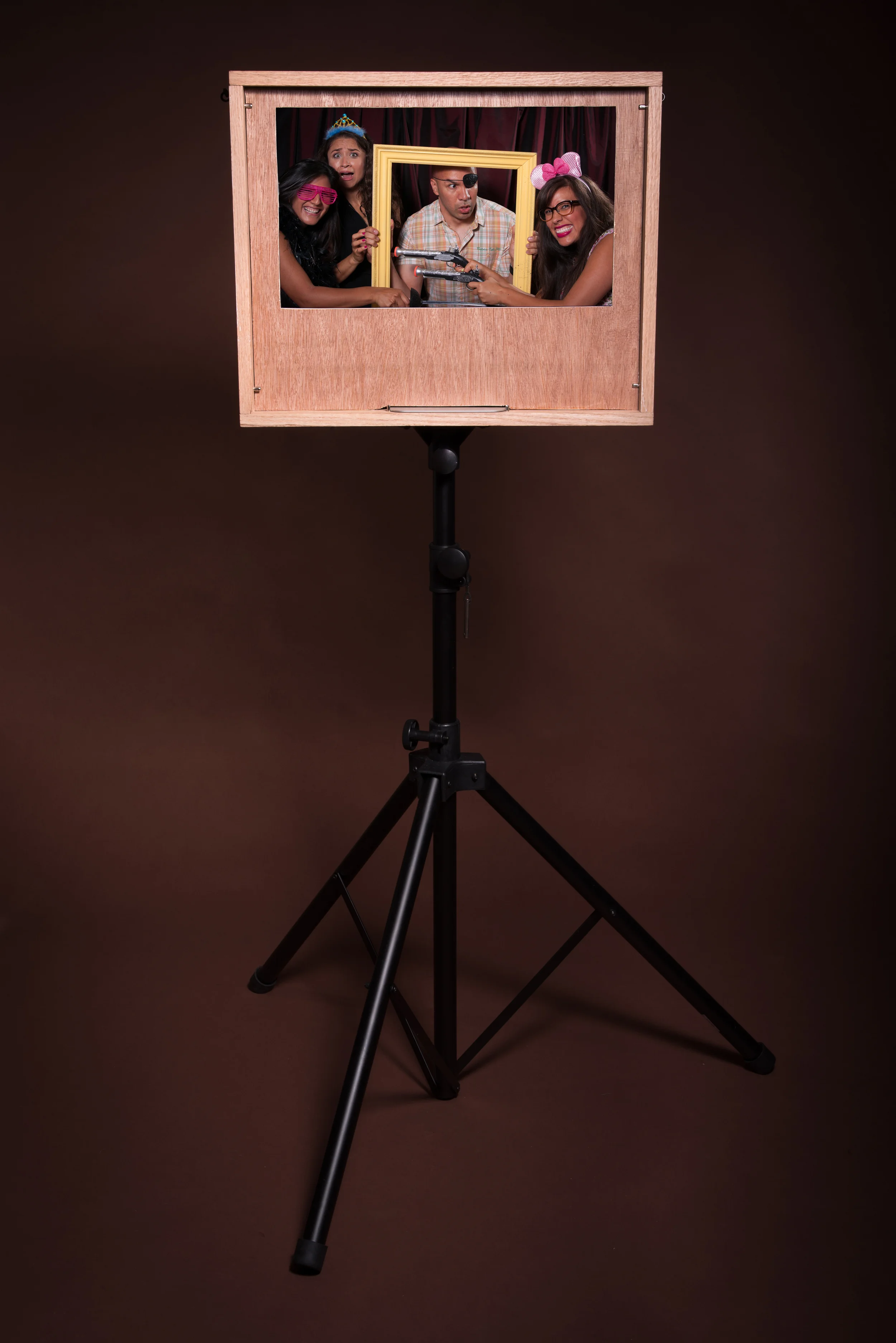 Large Format Camera (Verso)-2.jpg