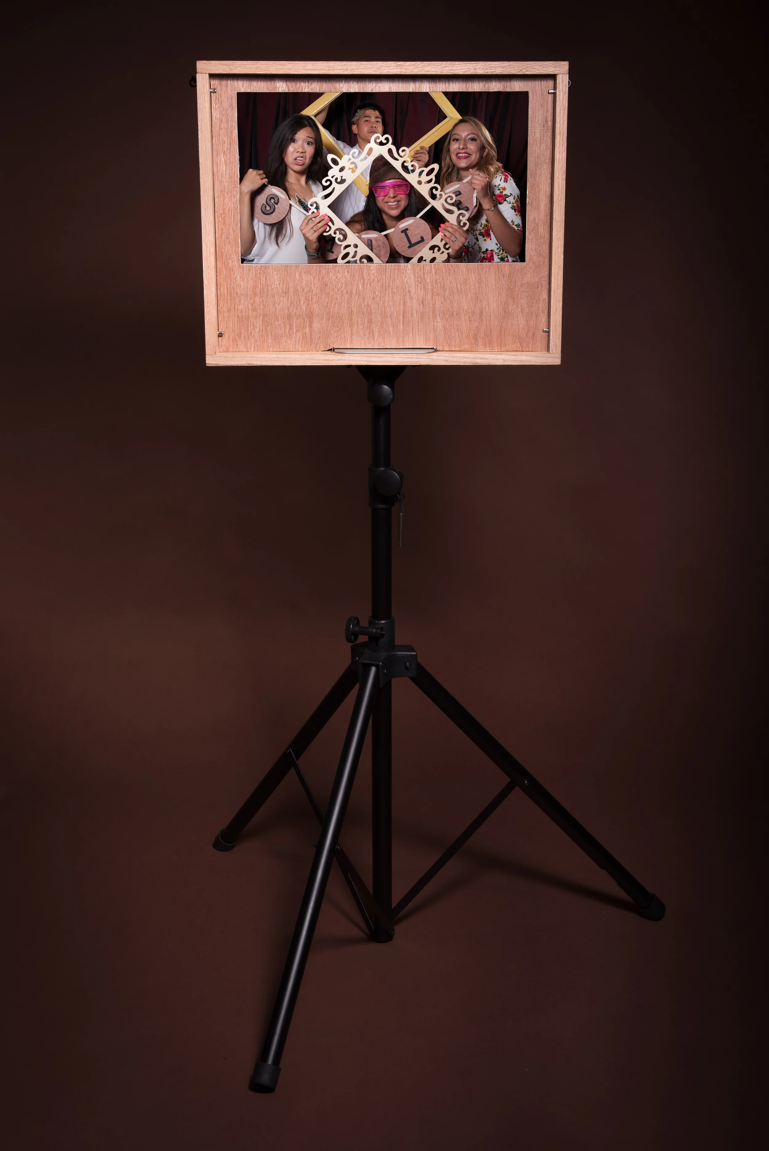 Large Format Camera (Verso)-5.jpg