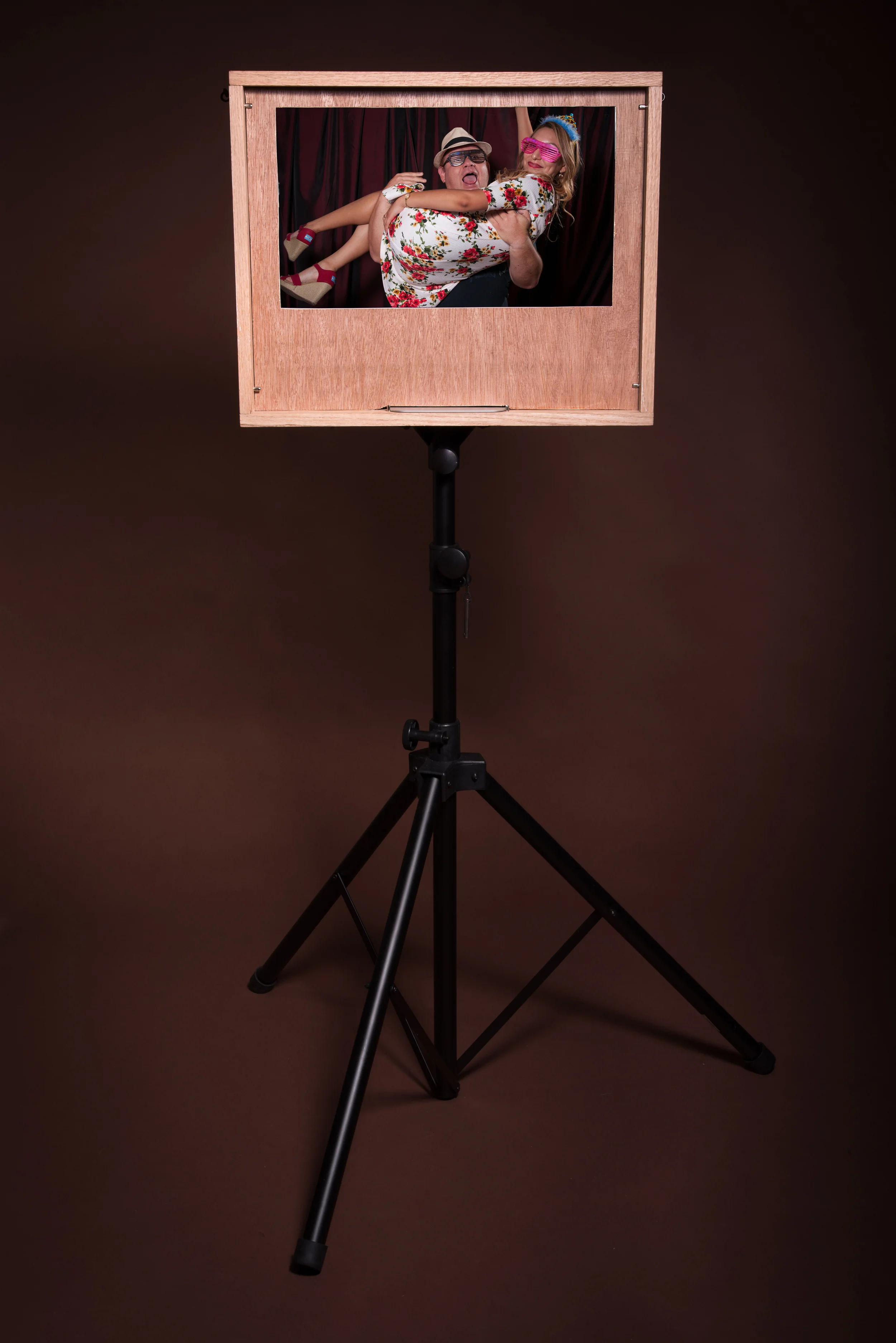 Large Format Camera (Verso)-8.jpg