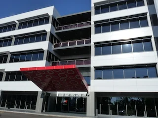 Macq Uni copy.jpg