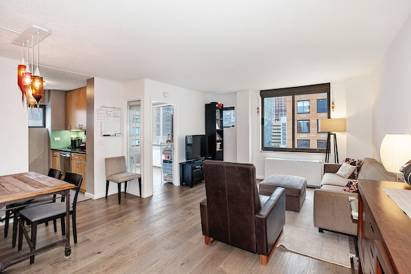 Cove Club 7I(Living Room).jpg