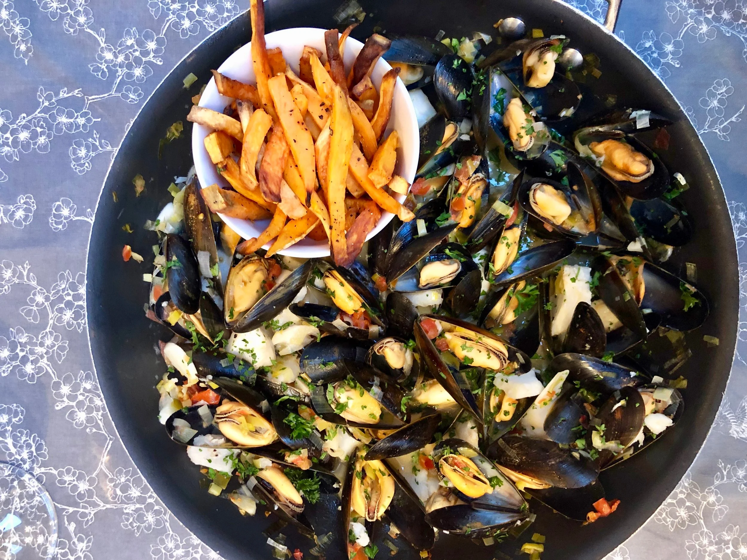 Steamed Mussels with Sweet Potato Fries
