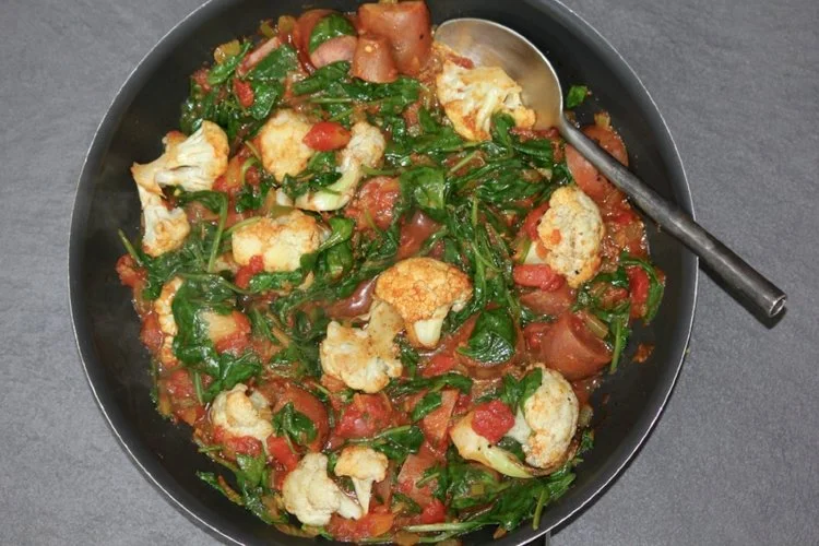 Spinach and Roasted Cauliflower Curry