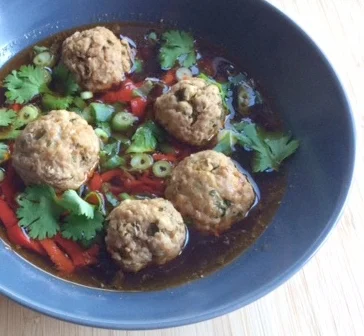 Bouillon met gehanktballetjes_A&D.JPG