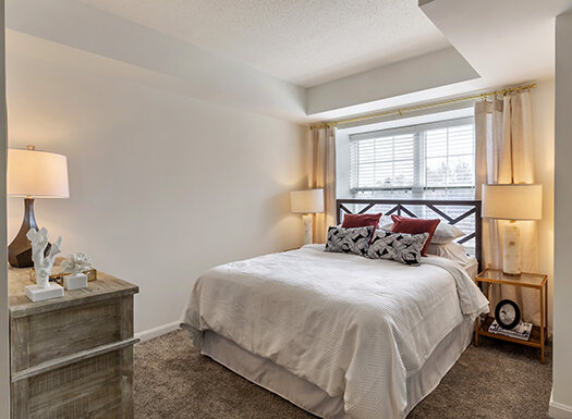 Bell-North-Shore_Furnished-Unit-8_525x385_March2020.jpg