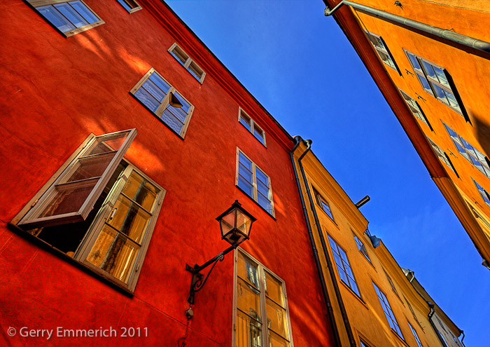 Colorful_Walls_in_Gamla_Stan_2.jpg