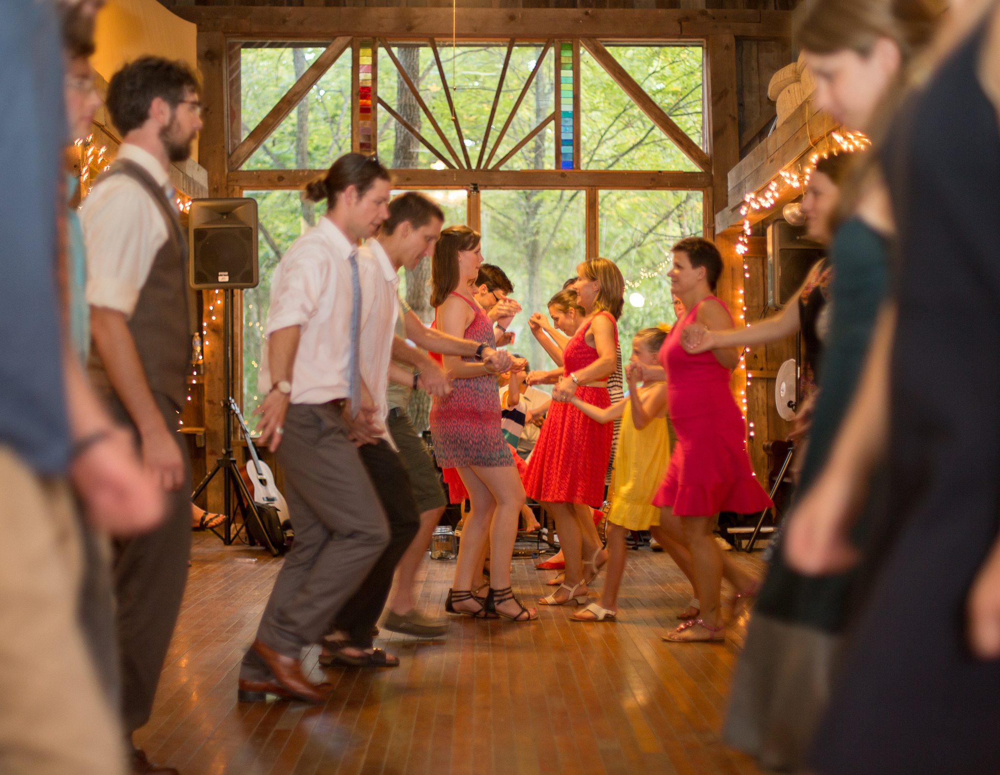 Old barns can be beautiful spots for rustic ceremonies