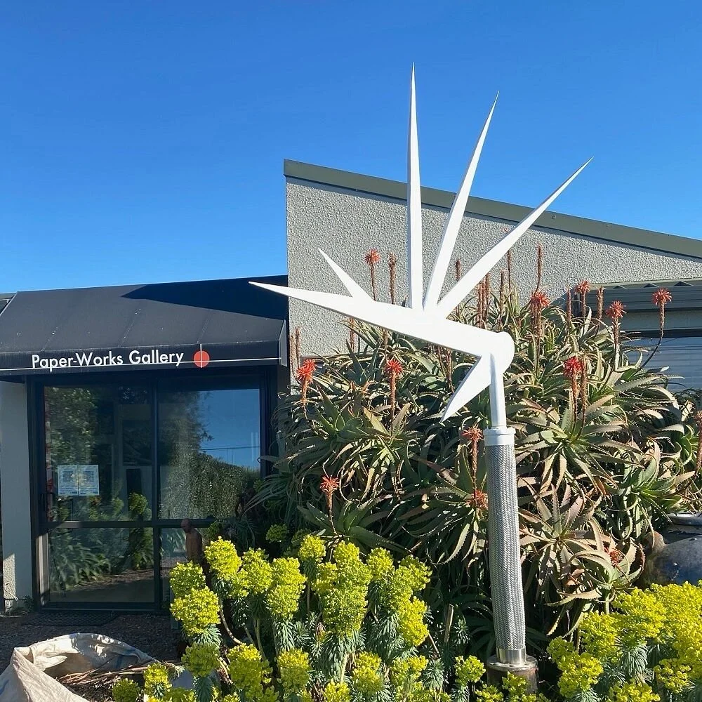 𝗪𝗿𝗼𝘂𝗴𝗵𝘁, 𝘄𝗵𝗶𝗺𝘀𝗶𝗰𝗮𝗹, 𝗮𝗻𝗱 𝘄𝗼𝗻𝗱𝗲𝗿𝗳𝘂𝗹𝗹𝘆 𝘀𝘁𝗿𝗮𝗻𝗴𝗲.

This week&rsquo;s sculptor spotlight is on John Woodham, an artist who walks the line between functionality and fantasy.

From birdbath-candleholder hybrids to freesta