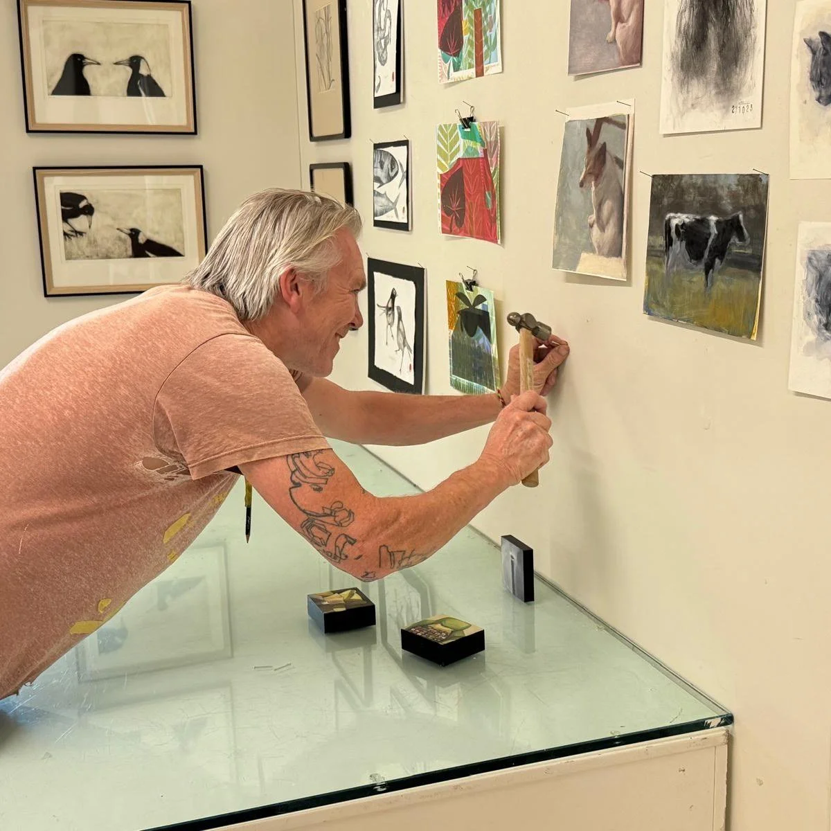 𝗡𝗼𝘄 𝗦𝗵𝗼𝘄𝗶𝗻𝗴 𝗮𝘁 𝗣𝗮𝗽𝗲𝗿-𝗪𝗼𝗿𝗸𝘀 𝗚𝗮𝗹𝗹𝗲𝗿𝘆
Our latest exhibition brings together a striking collection of new works that explore tension, detail, and quiet provocation across drawing and mixed media.

From Georgie Johnson&rsquo;s