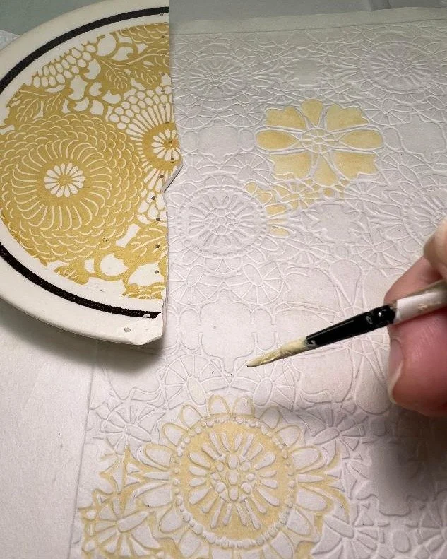 𝗦𝗺𝗮𝗹𝗹 𝘄𝗼𝗿𝗸𝘀 𝗶𝗻 𝗮 𝗯𝗶𝗴 𝗼𝗿𝗯𝗶𝘁 
@beatricecarlsonart makes what she calls &ldquo;𝘣𝘪𝘫𝘰𝘶 𝘧𝘰𝘳 𝘵𝘩𝘦 𝘸𝘢𝘭𝘭 𝘢𝘯𝘥 𝘵𝘩𝘦 𝘣𝘰𝘥𝘺&rdquo;. From Devonport to Paris, Athens to Munich, her practice travels well. 

Carlson works in