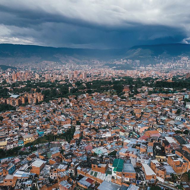 The last few days I&rsquo;ve had the chance to explore the city of Medell&iacute;n in the heart of Colombia. I&rsquo;ve been overwhelmed by all the nice encounters we&rsquo;ve made in the small streets and communities. Although I&rsquo;ve seen it oft