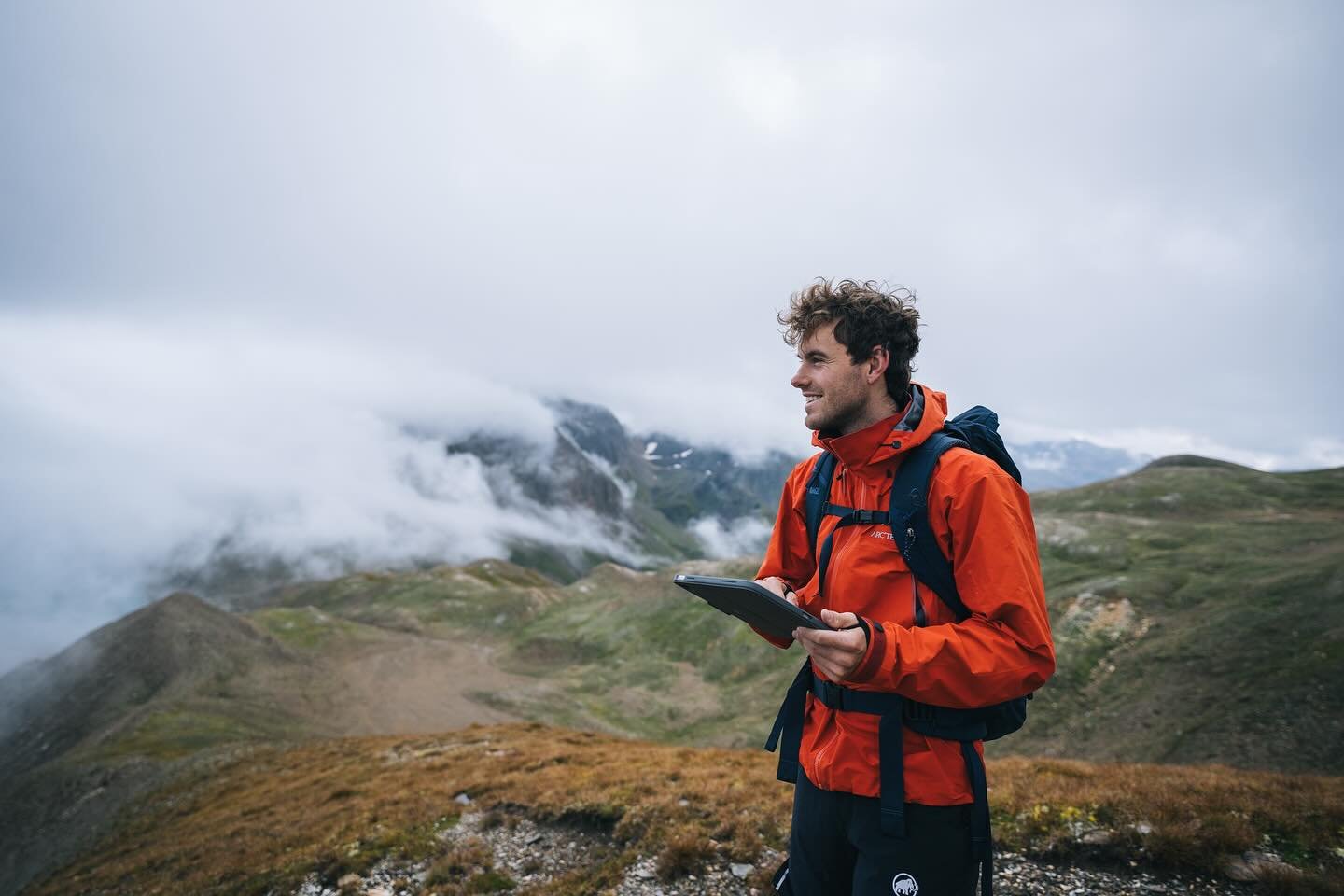 Last week I got to spend a beautiful 24 hours microadventure  in the swiss alps together with @milozanecchia while shooting some images for @ascentxmedia. At first the weather was really miserable, cold and rainy but in the end it turned out much nic