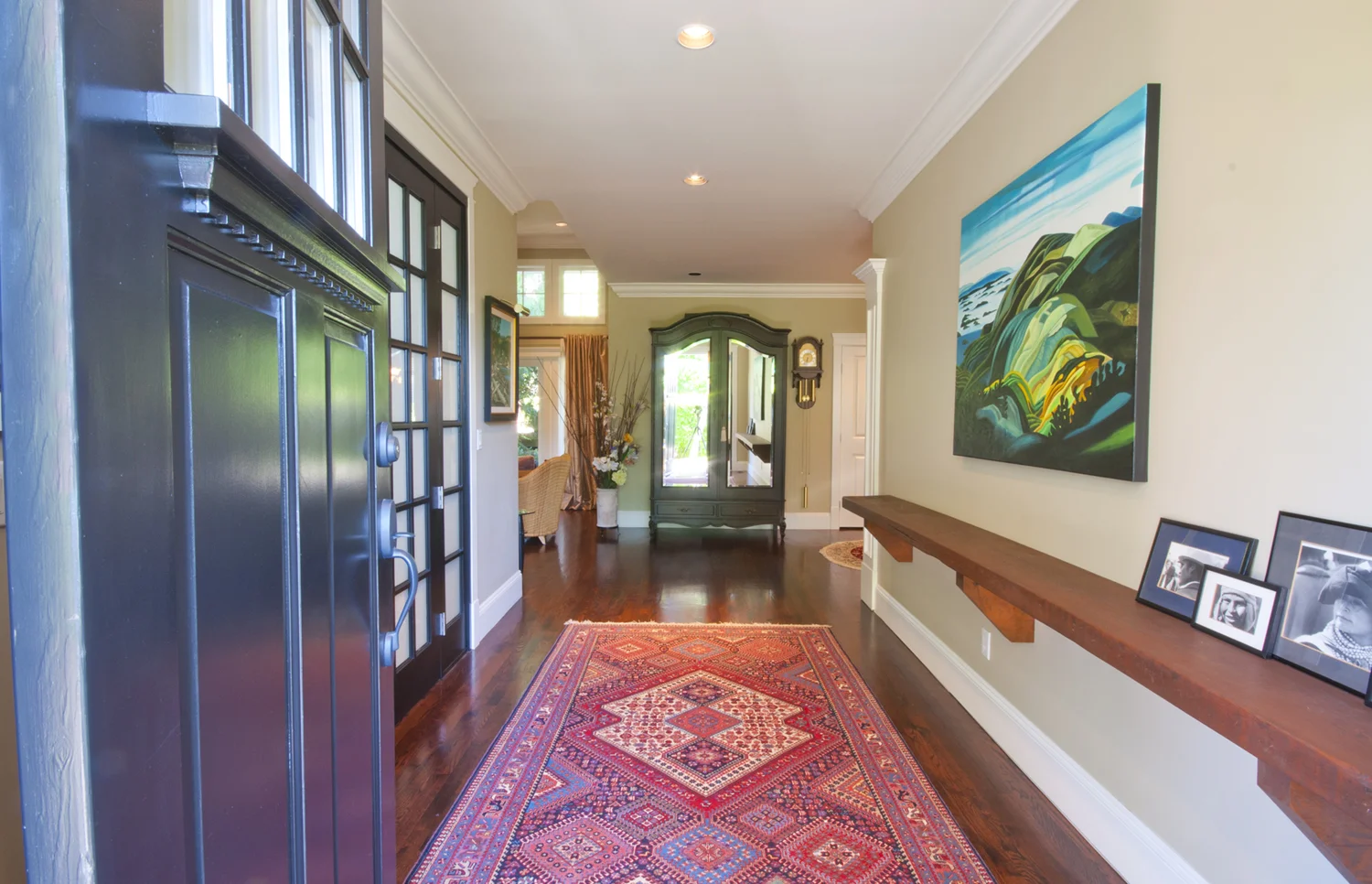 b DSC_0235 front hallway.jpg