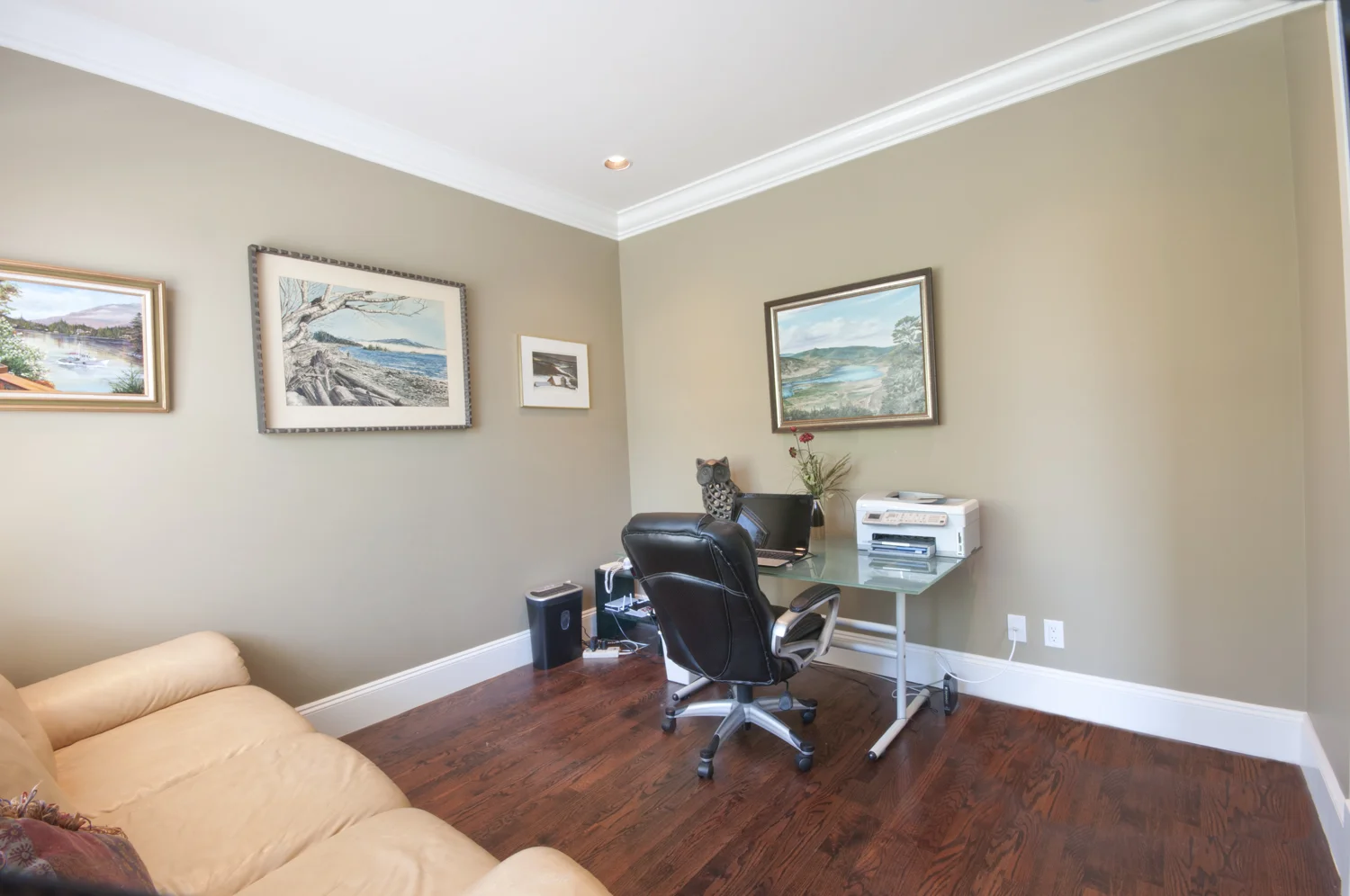 c DSC_0243 office.jpg
