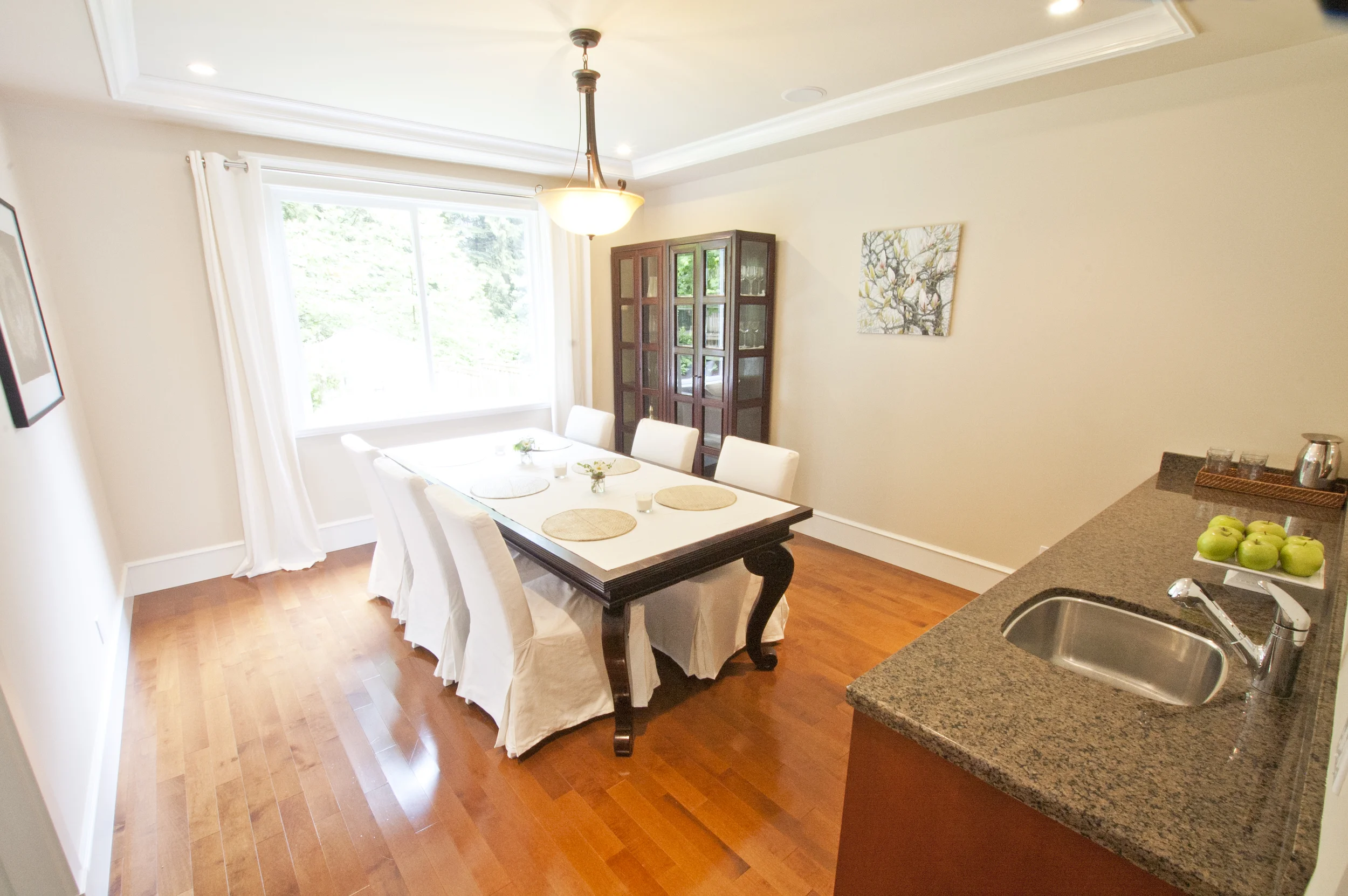 DSC_0006 dining rm.jpg