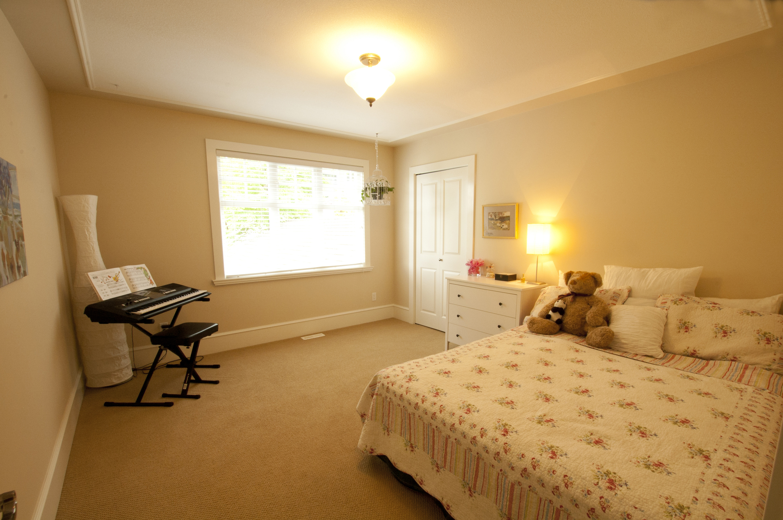DSC_0032 girls bedroom.jpg