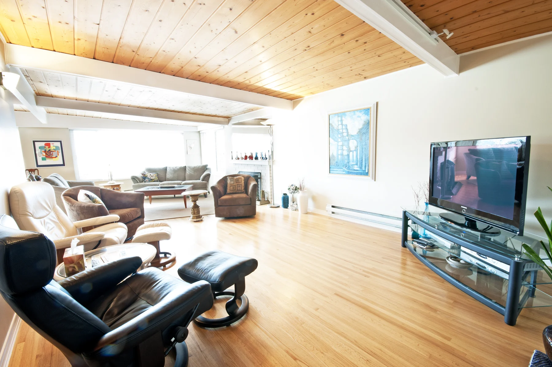 _DSC0007 8 living rm looking south.jpg
