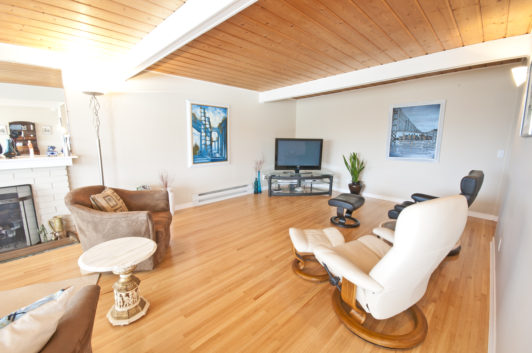 _DSC0002 TV rm.jpg