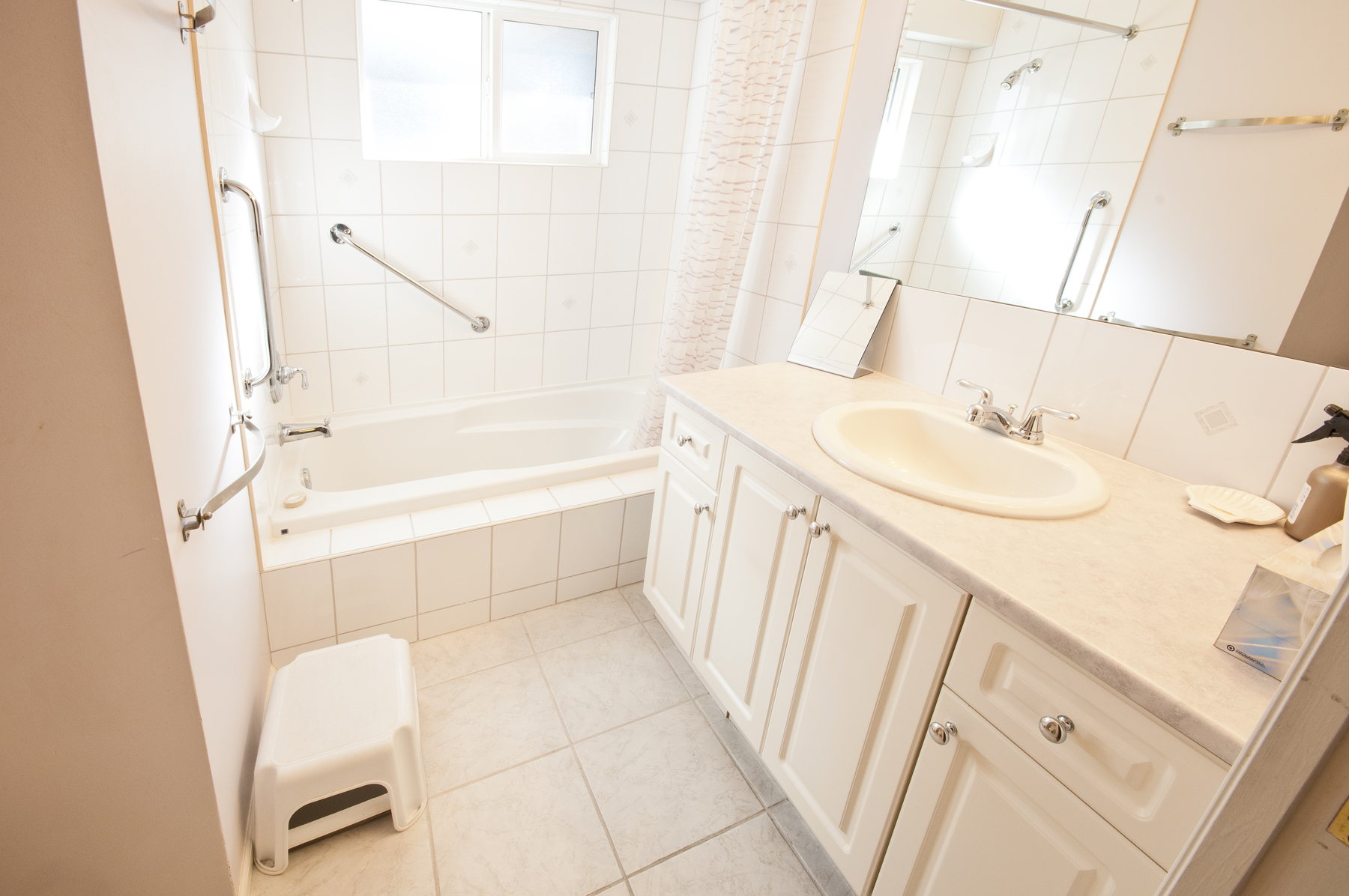 _DSC0025 bathroom.jpg