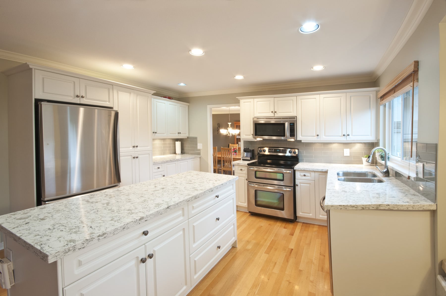 _DSC0032 kitchen towards dr.jpg