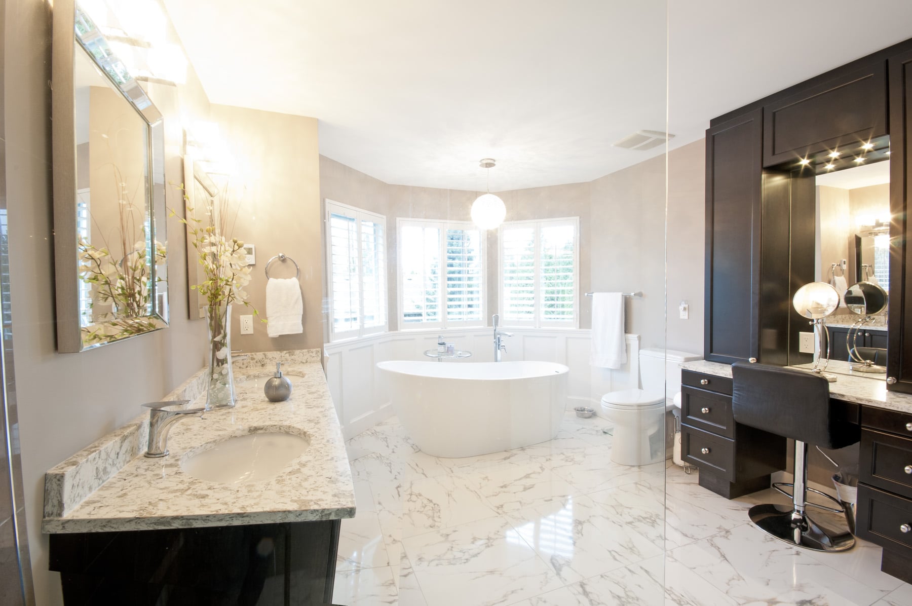 _DSC0063 master bed ensuite a.jpg