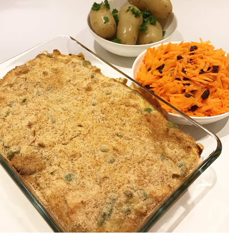 Hjemmelaget fiskegrateng med laks og erter