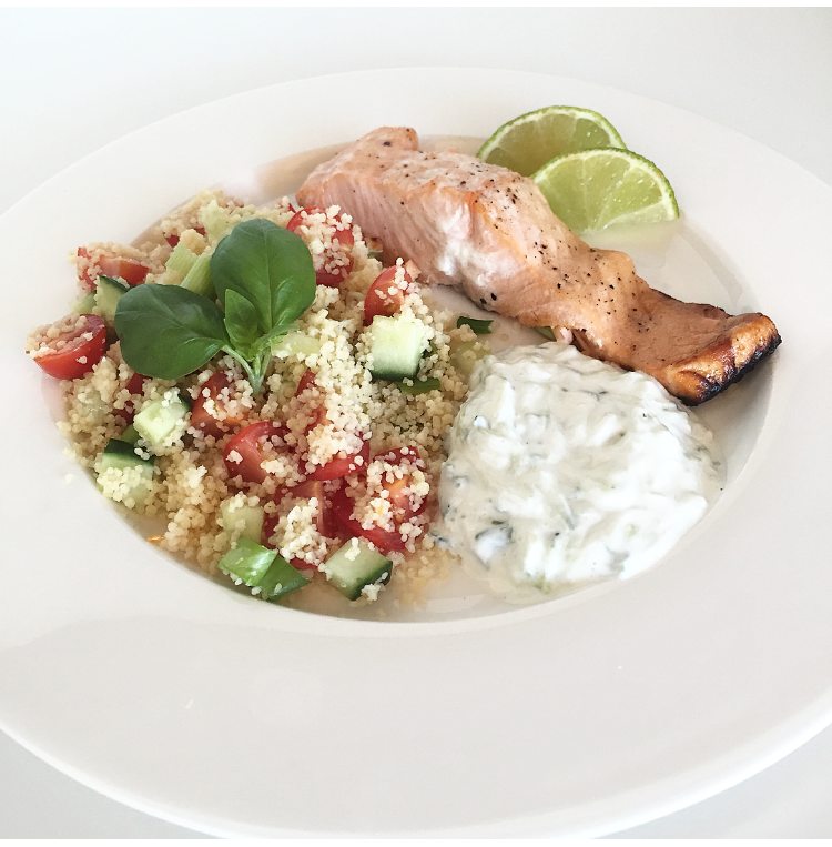 Sitron- og honningglasert laks med couscous og tzatziki