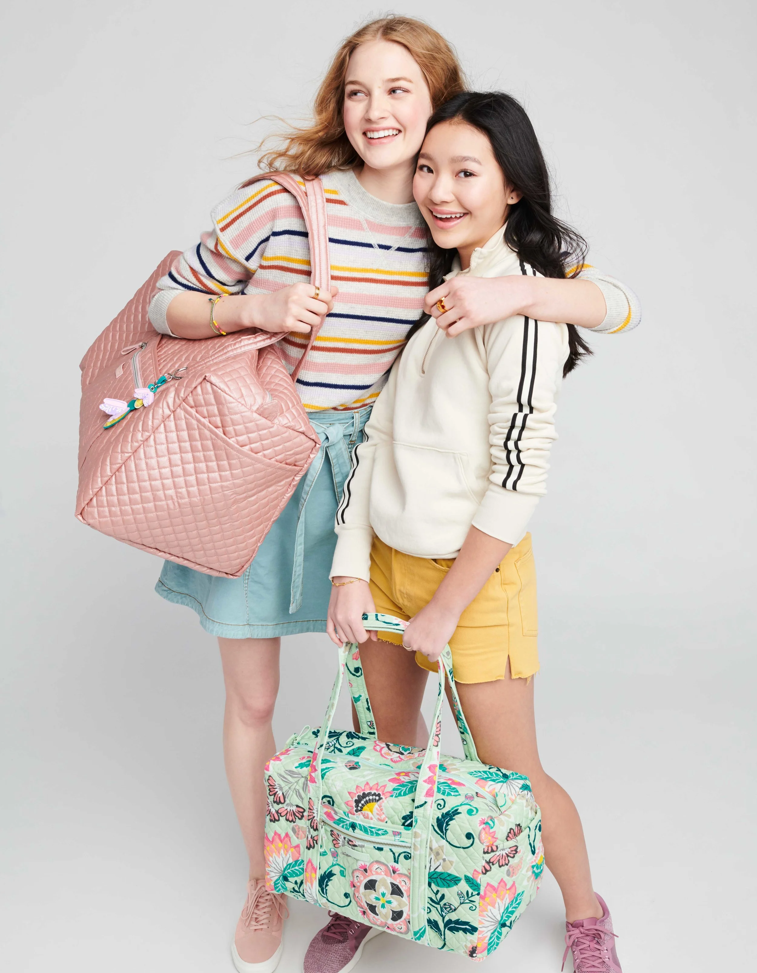 M19_IC-LrgTravDuffel_Mint_Rose_Collegiate_5504.jpg