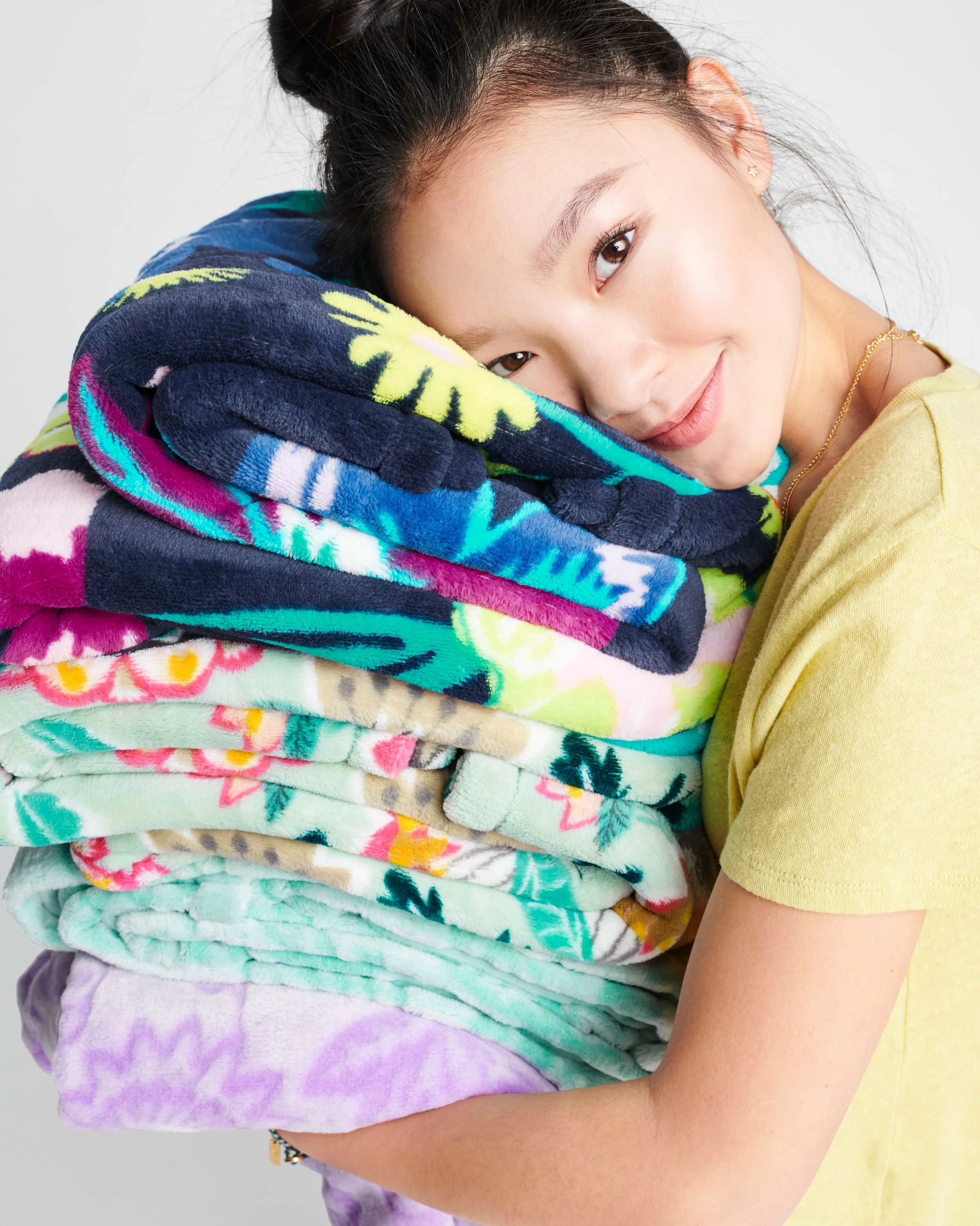 M19_PlushThrowBlanketStack_Collegiate_6777.jpg