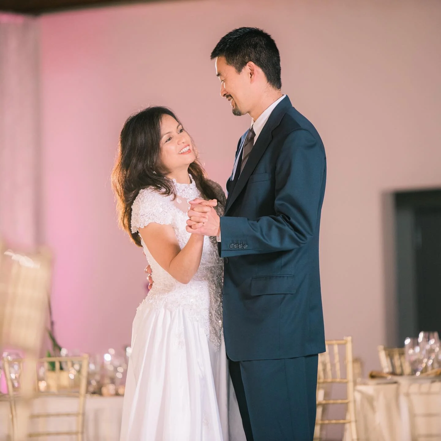 You can host both a ceremony and reception here! We have two floors that you can rent out 🤍🌸