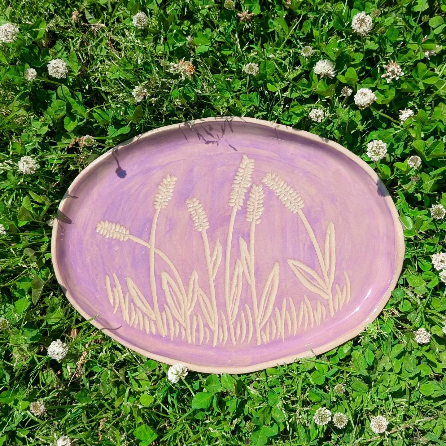 If it's been awhile since you've taken a platter class with us (or maybe it's your first time!) they are looking a little different these days! We listen to how you love adding pops of color with underglaze, so now we have the option to "paint&q