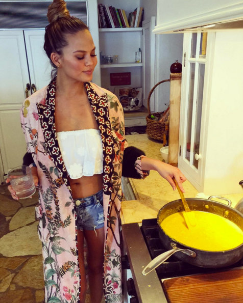 Snapchat: @ChrissyTeigen