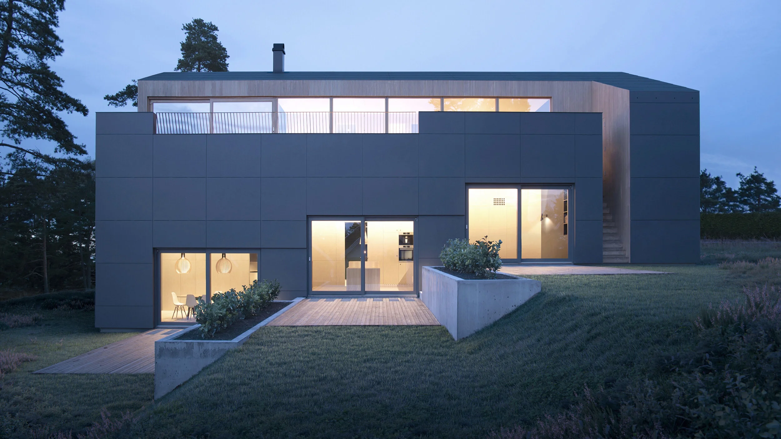 Image 1 - front - lysere.jpg