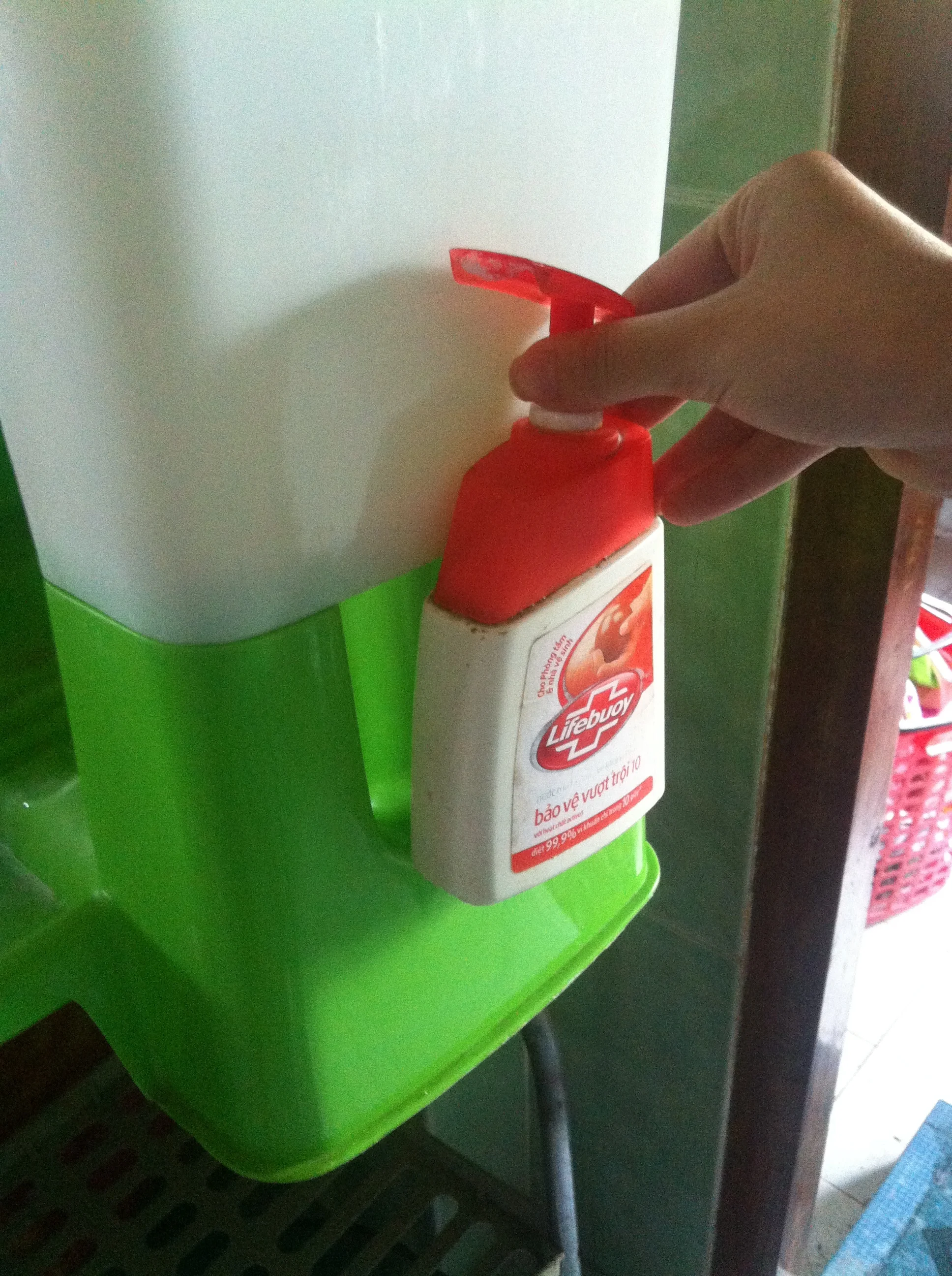 User demonstrating her need for HappyTap to accommodate liquid soap