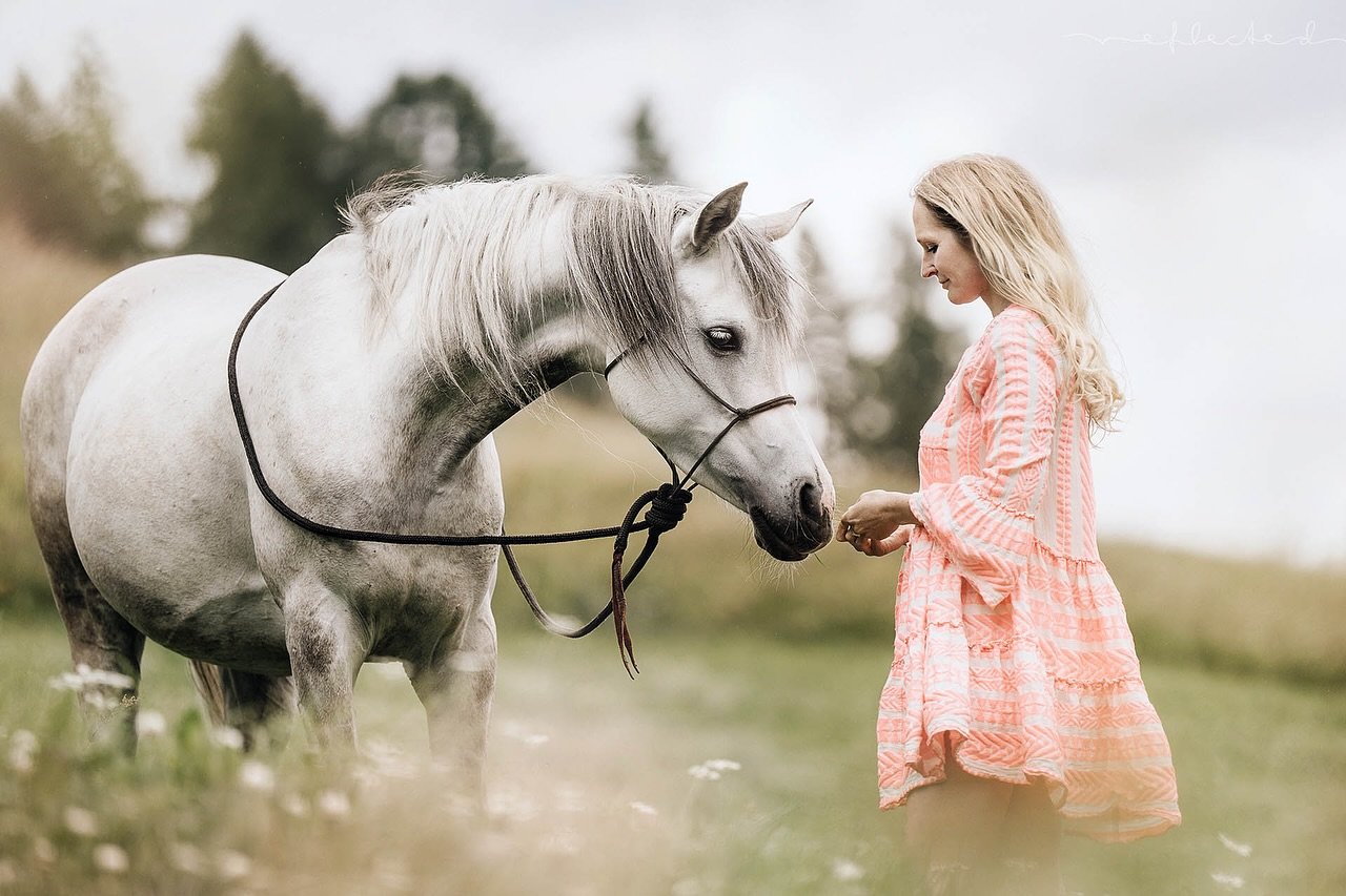 Tiefe Verbindung. Sanfte Pr&auml;senz. Neue Wege 🐴💕👩🏻

Ich suche Pferd-Mensch-Paare im Oberengadin oder in Z&uuml;rich, um meine Ausbildung in der Trust Technique&reg; @trusttechnique zu vertiefen &ndash; einer Methode, die durch innere Ruhe und 