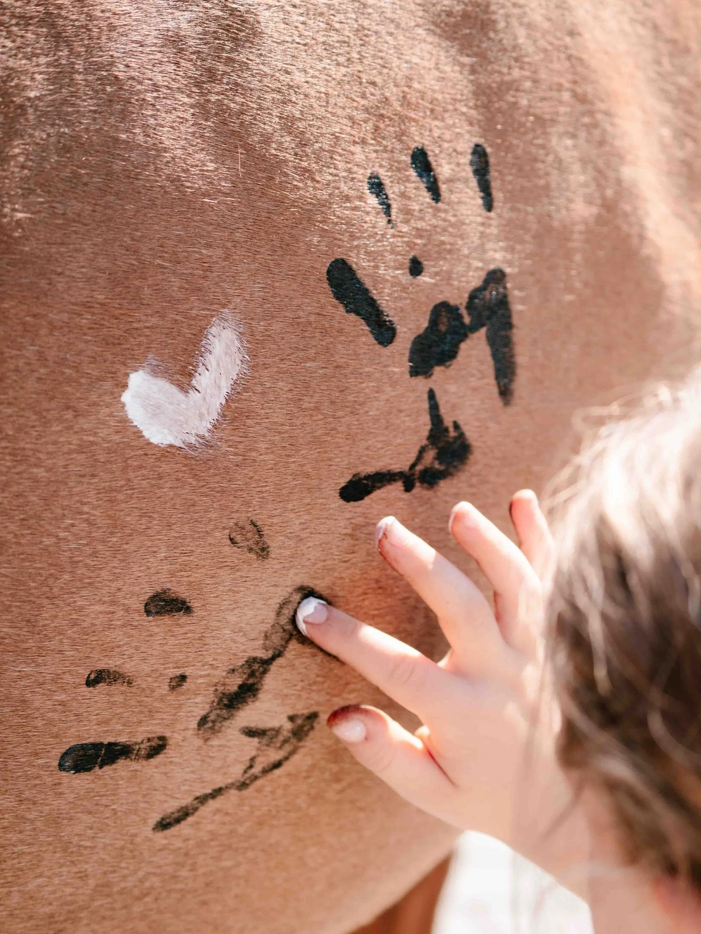Diesen Juli haben wir zum ersten Mal eine Eltern-Kind-Auszeit auf der Engadin River Ranch durchgef&uuml;hrt &ndash; mit Mutter-Tochter-Paaren. Es war ein wundersch&ouml;nes, ber&uuml;hrendes Erlebnis, das uns alle noch lange begleitet hat 🧸🤸🏼🐴

I