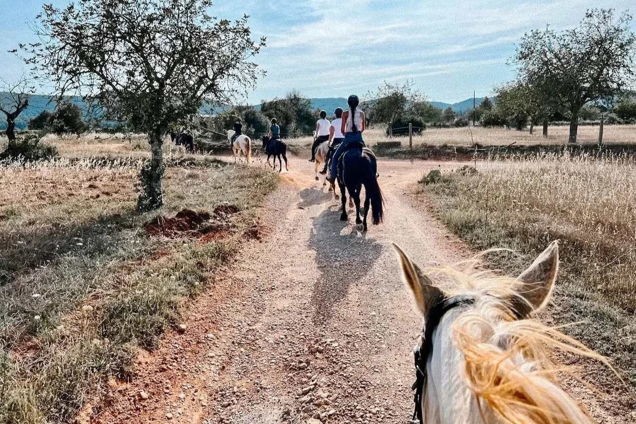 WARTELISTE - Reiten &amp; Yoga auf Ibiza- mit Catherine &amp; Gastlehrerinnen