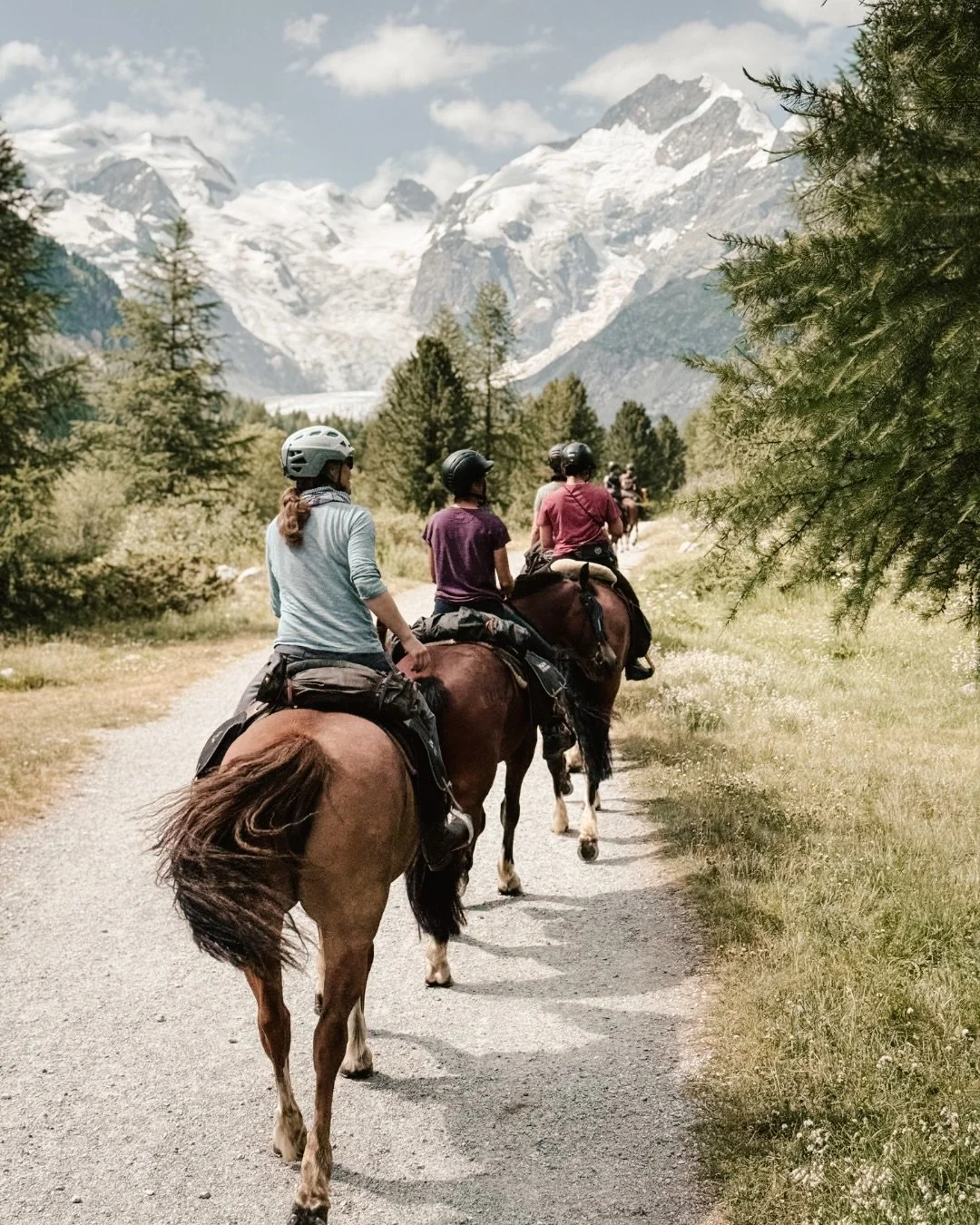 Big News: Da dieser Retreat so beliebt ist, er&ouml;ffnen wir einen zus&auml;tzlichen Morteratsch Ritt vom 18.-20. September 2026🐎&nbsp;🌄  Ohne Yoga, mit Fotobegleitung - gemeinsam mit Joanna als Guide erlebst du die umwerfend sch&ouml;ne Bergwelt 
