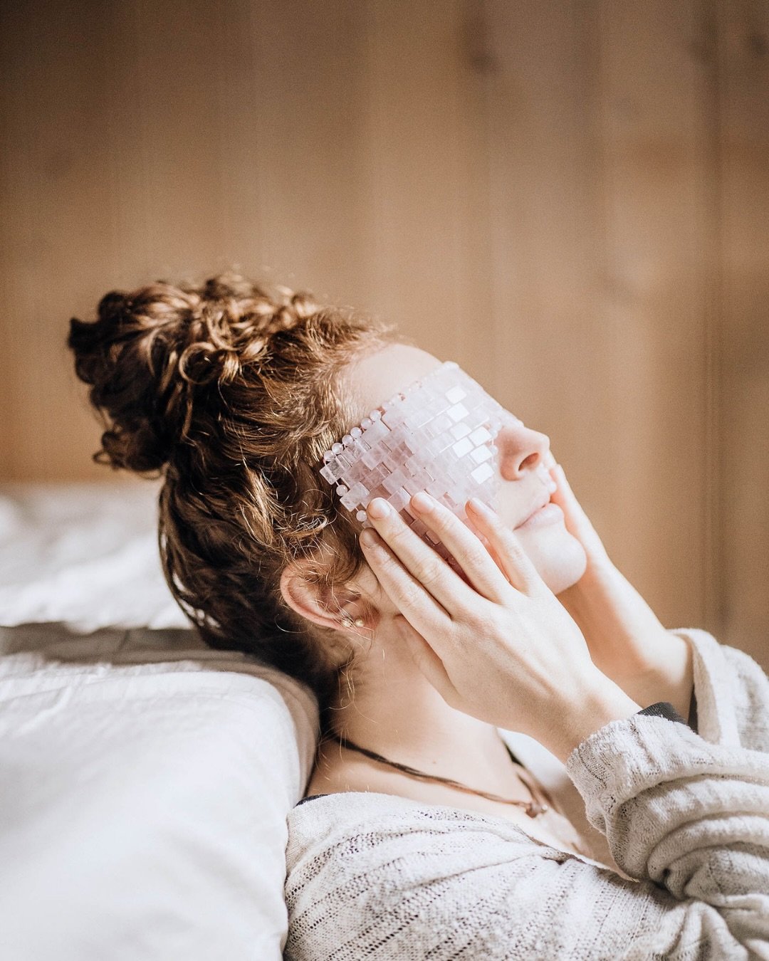 Ein Moment absoluter Ruhe: du sp&uuml;rst sanft das k&uuml;hle Gewicht deiner Edelsteinmaske auf deinen Augen und eine tiefe Entspannung breitet sich in dir aus 🧘🏼&zwj;♀️

In jedem meiner Retreats habe ich f&uuml;r alle Teilnehmenden eine Edelstein