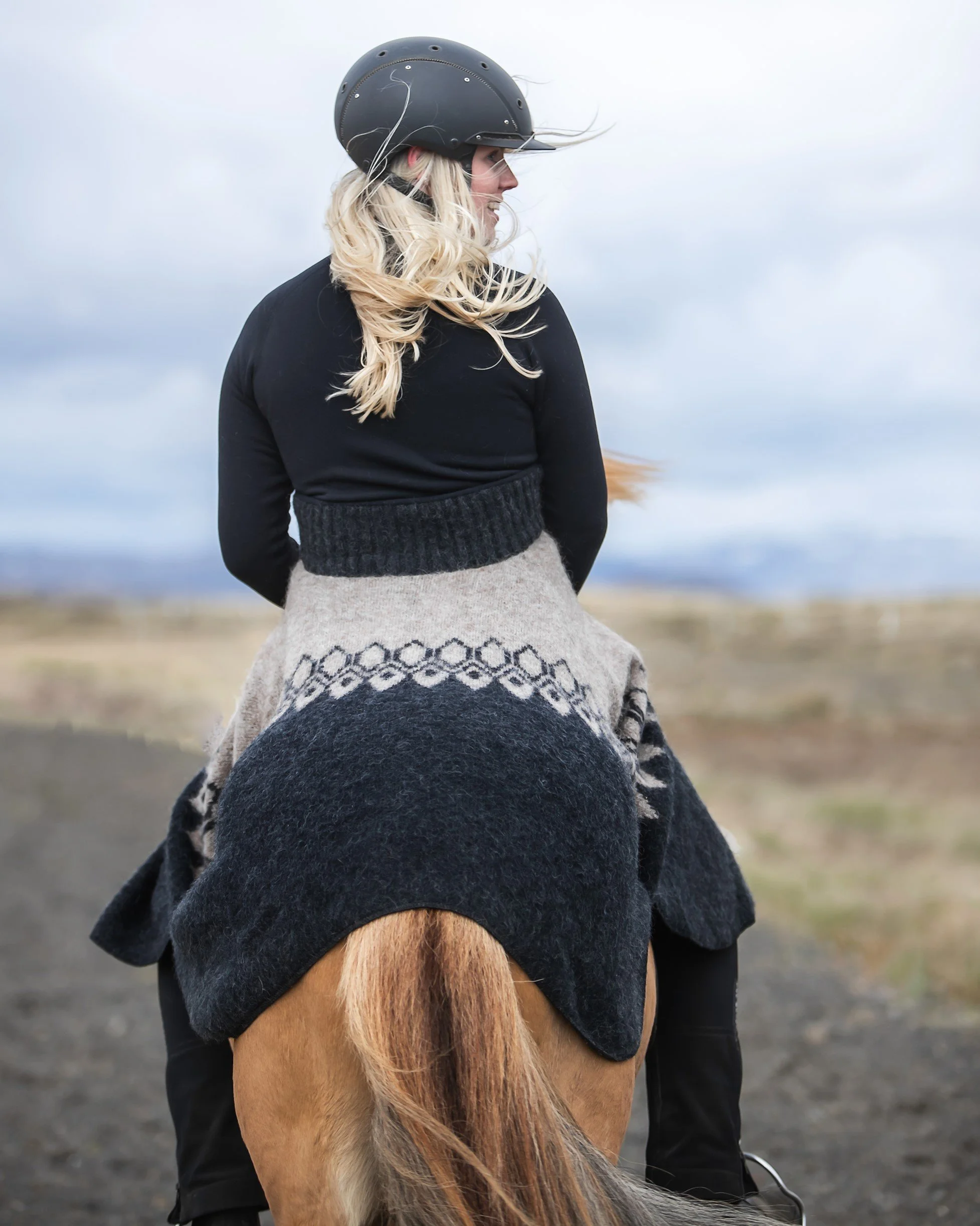 Reiten & Yoga Reitponcho aus isländischer Wolle 2.jpg