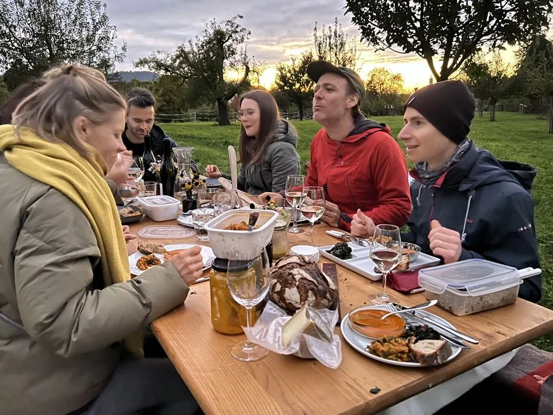 Tischgespräch Züri bei Pura Verdura auf dem Hof Wynegg