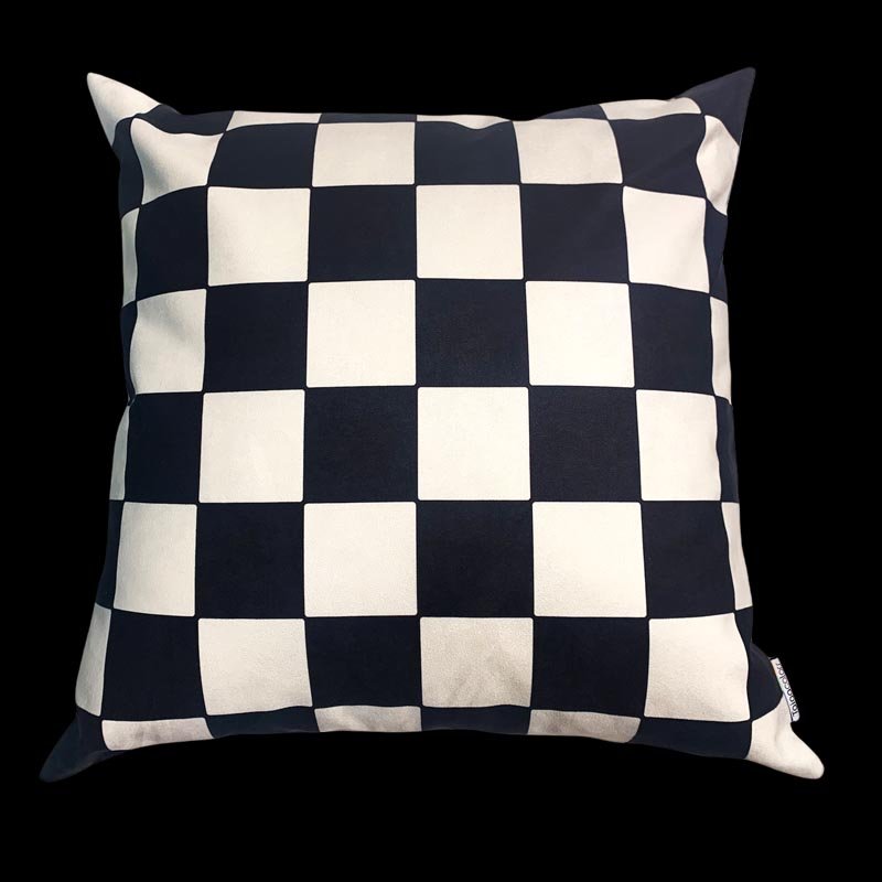 nk Taiga Checkers Valkoinen Kuningatar Cushion.jpg