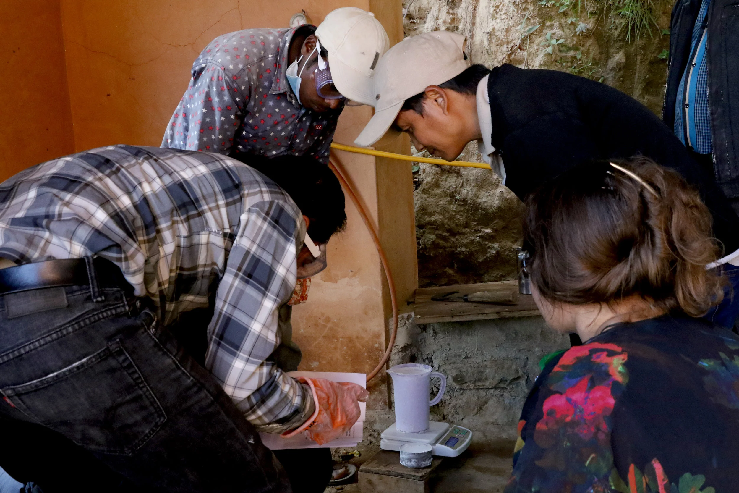 Exothermic reaction of lime with water