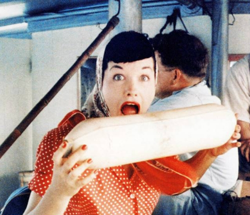 bettie eating.jpg
