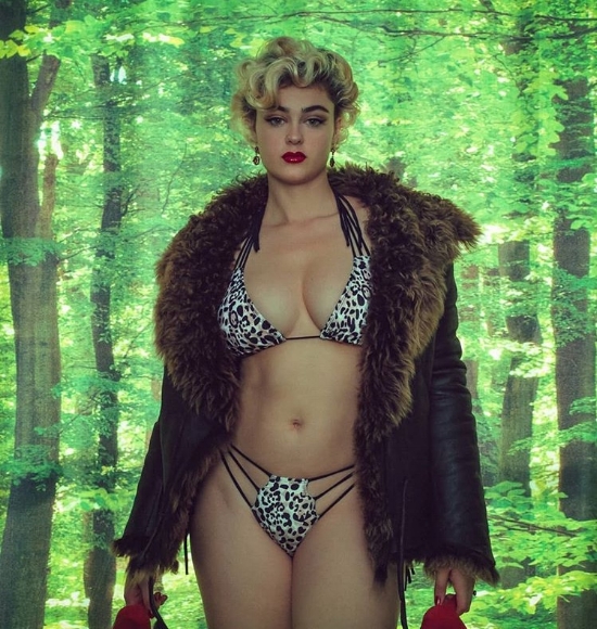 ♥ All photos of Stefania courtesy of @stefania_raw ♥